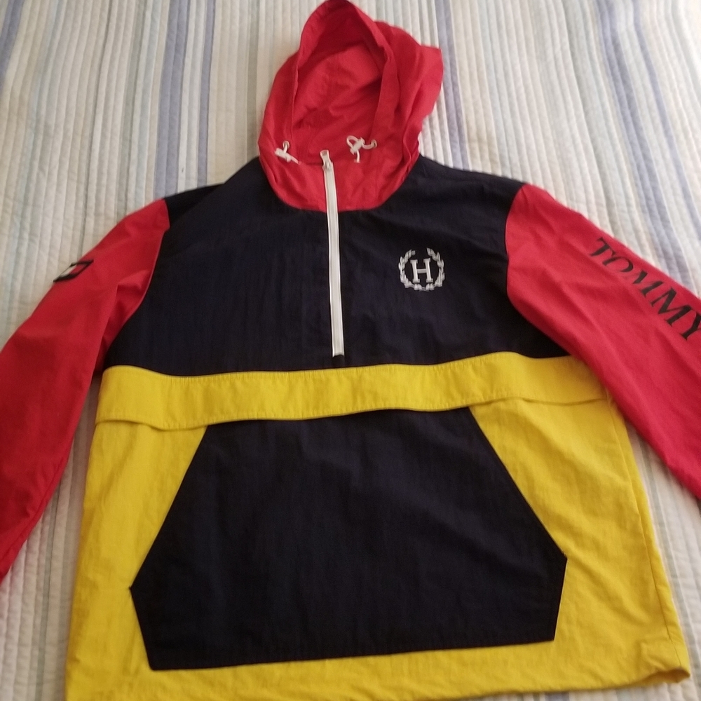 NWT Tommy Hilfiger Color block Medium Mens